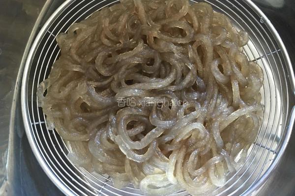 卷心菜粉条炒鸡蛋的做法图解2