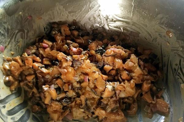 香菇鸡肉包的做法图解3