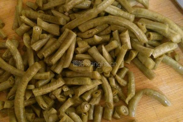 酸豆角炒肉碎的做法图解1