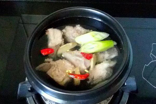 白萝卜排骨汤的做法图解6