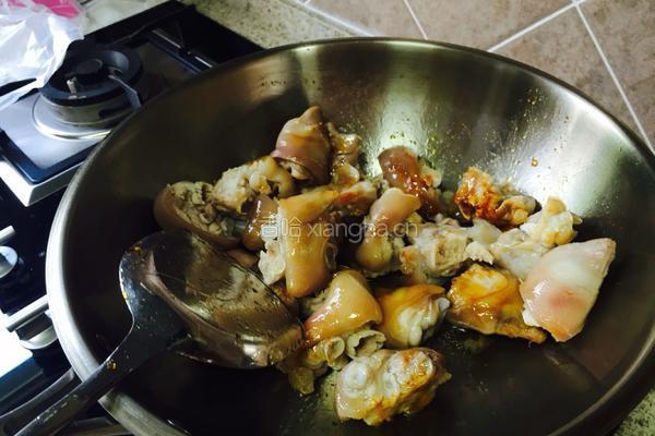 酥烂黄豆炖猪蹄的做法图解4