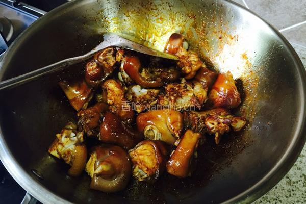 酥烂黄豆炖猪蹄的做法图解5