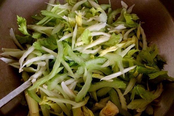 鸡蛋西芹小炒的做法图解5