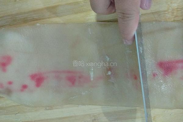 酸辣猪皮冻的做法图解5