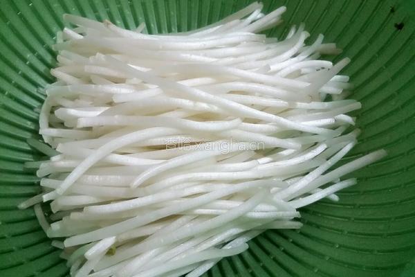 绿豆芽炒鸡蛋的做法图解1