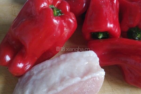 红椒炒肉的做法图解1