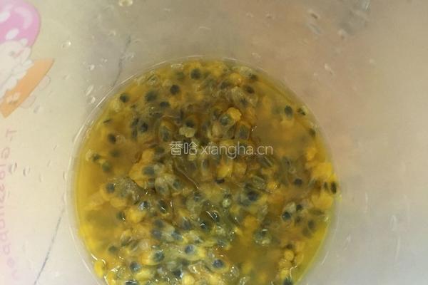 百香果果汁的做法图解3
