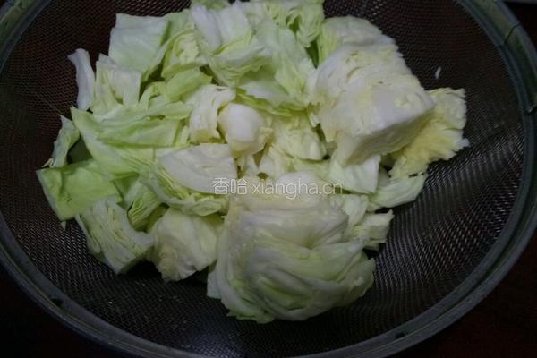 豆酱包菜的做法图解1