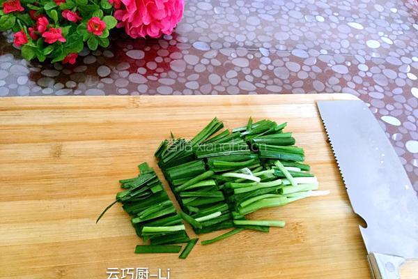 卷心菜辣炒豆腐皮的做法图解4