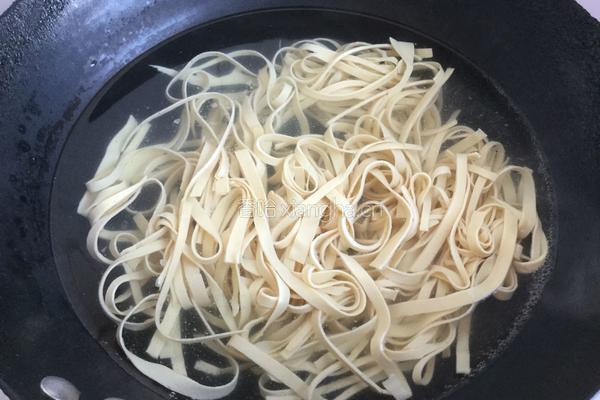 卷心菜辣炒豆腐皮的做法图解7