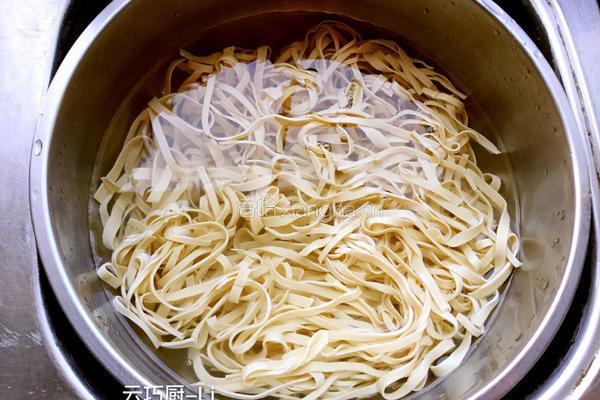 卷心菜辣炒豆腐皮的做法图解8