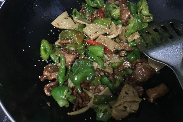 青椒面筋炒肉片的做法图解6