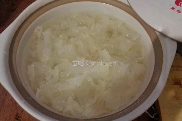 雪梨银耳薏米羹的做法图解3