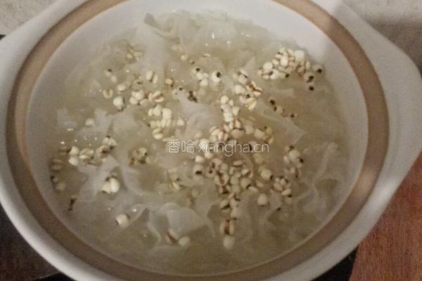 雪梨银耳薏米羹的做法图解5
