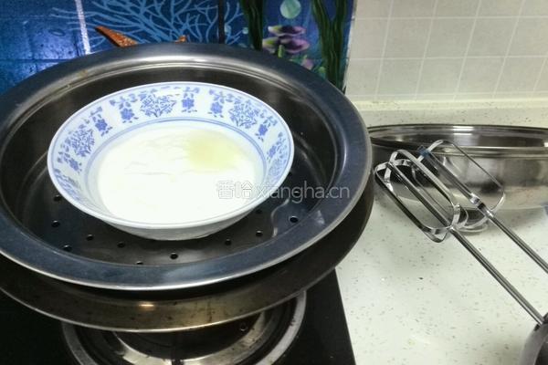 酸奶慕斯蛋糕的做法图解4