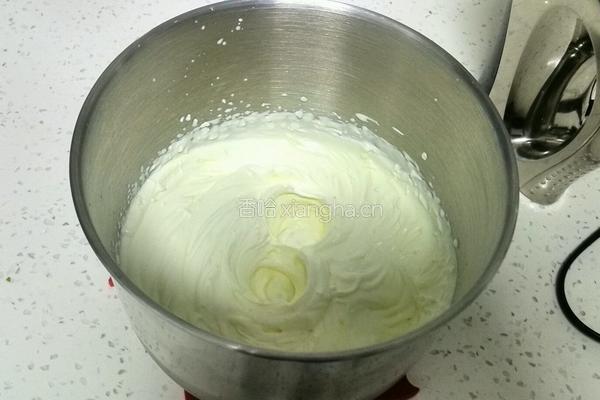 酸奶慕斯蛋糕的做法图解6
