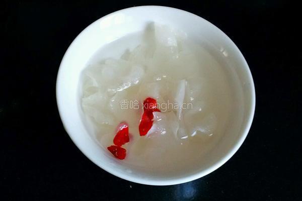 白萝卜银耳蜂蜜盅的做法图解1