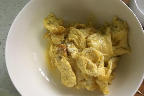 鸡蛋火腿炒木耳的做法图解3