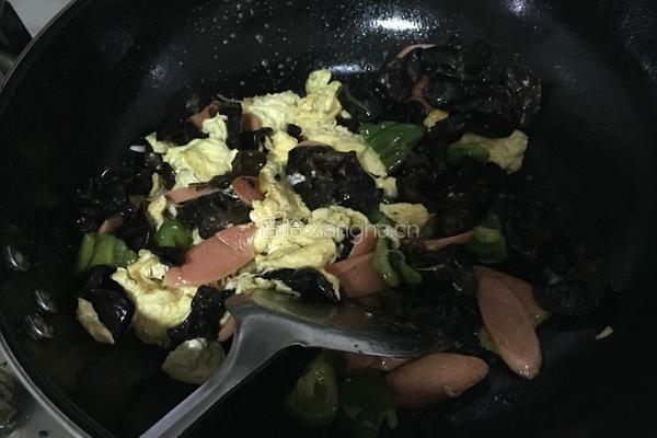 鸡蛋火腿炒木耳的做法图解5