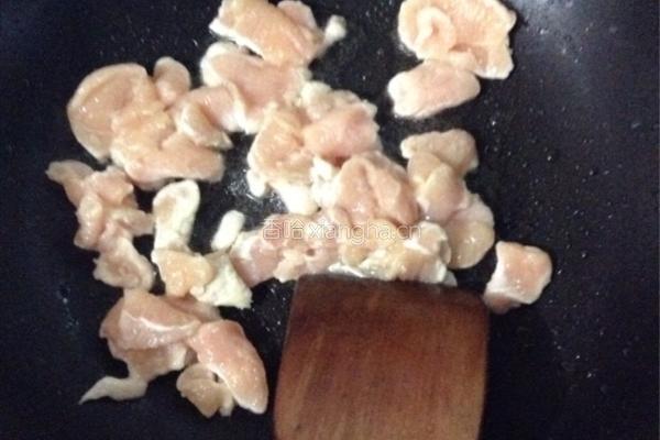 彩椒木耳炒鸡肉的做法图解3