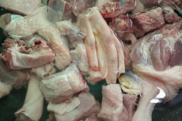 白萝卜炖鸭肉的做法图解2