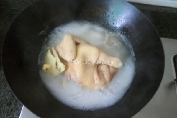 红葱头蒸鸡的做法图解2