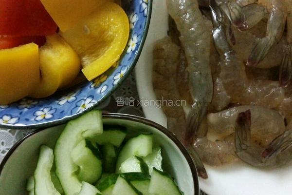 彩椒炒虾仁的做法图解2