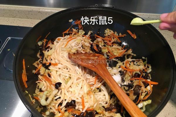 卷心菜炒面的做法图解7