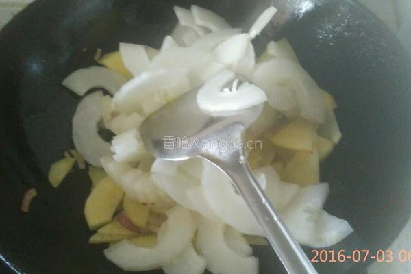 老黄瓜炒土豆片的做法图解4