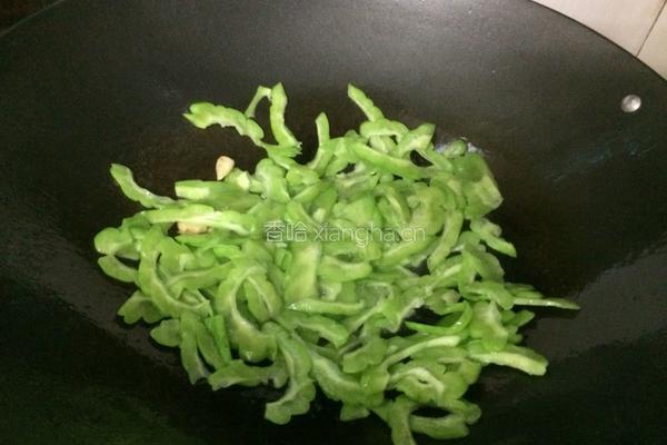 苦瓜炒鸡蛋的做法图解5