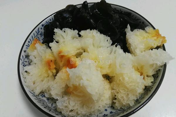 银耳果香木耳羹的做法图解1