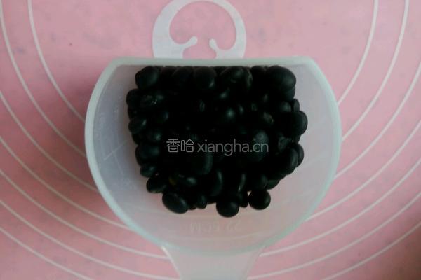 黑豆豆浆的做法图解1