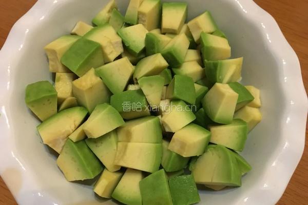 凉拌牛油果的做法图解2
