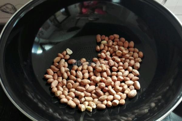 菓珍挂霜花生的做法图解1