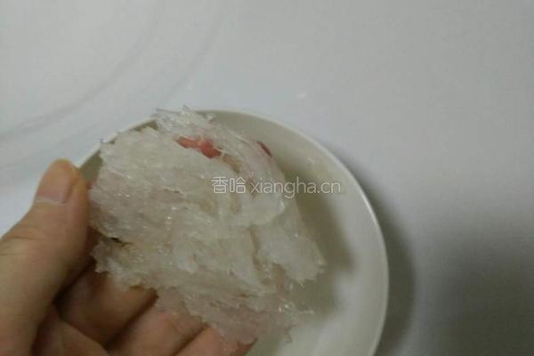 枸杞冰糖燕窝的做法图解2