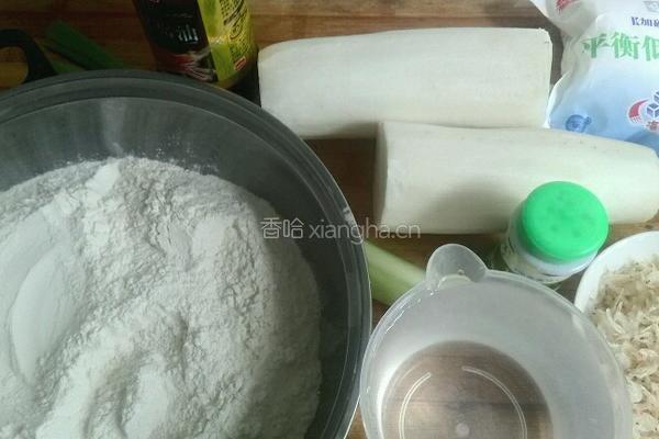 白萝卜虾米蒸饺的做法图解1
