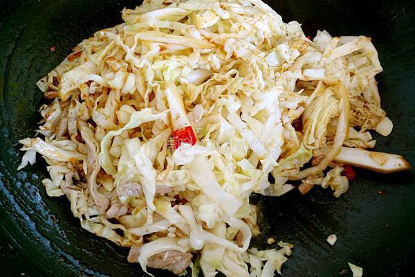 卷心菜炒粉条的做法图解8
