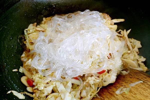 卷心菜炒粉条的做法图解9