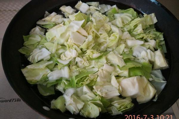 炝拌卷心菜的做法图解2