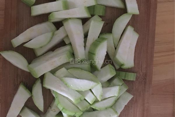 丝瓜油条的做法图解1
