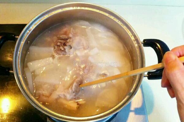 白萝卜炖筒子骨的做法图解10