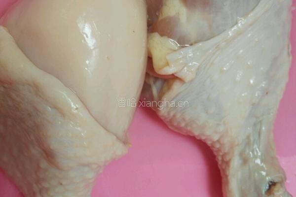 土豆焖鸡腿的做法图解1