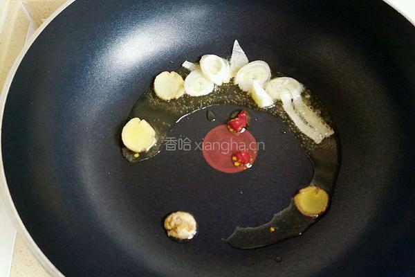 萝卜丝鲜虾鸡蛋面的做法图解2