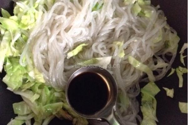 卷心菜炒粉丝的做法图解7