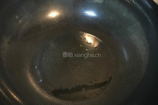 香菇鸡块。的做法图解3