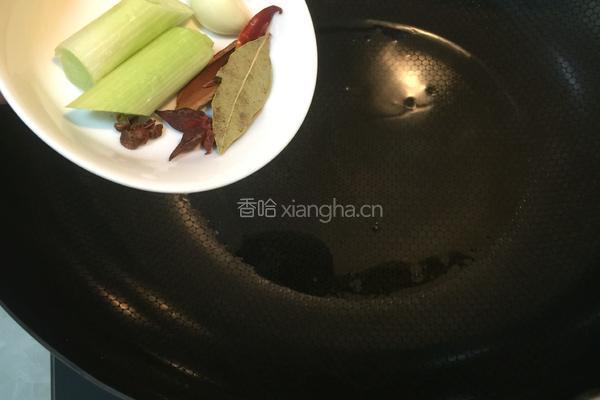 香菇鸡块。的做法图解4
