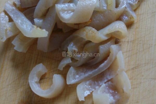 橄榄豆烧猪皮的做法图解1