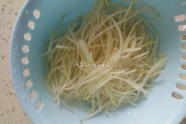 腊味豆芽卷的做法图解4