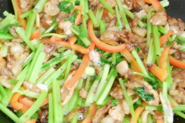 彩椒芹菜炒肉的做法图解4