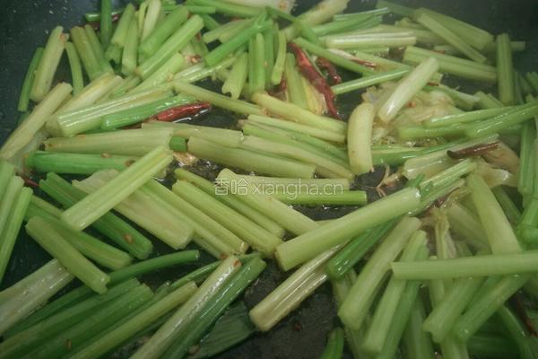 芹菜炒肉的做法图解9